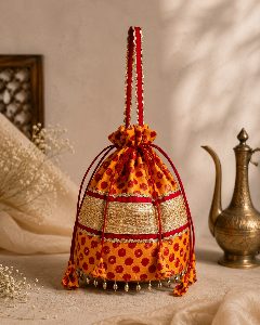 GULNAR POTLI detail 1